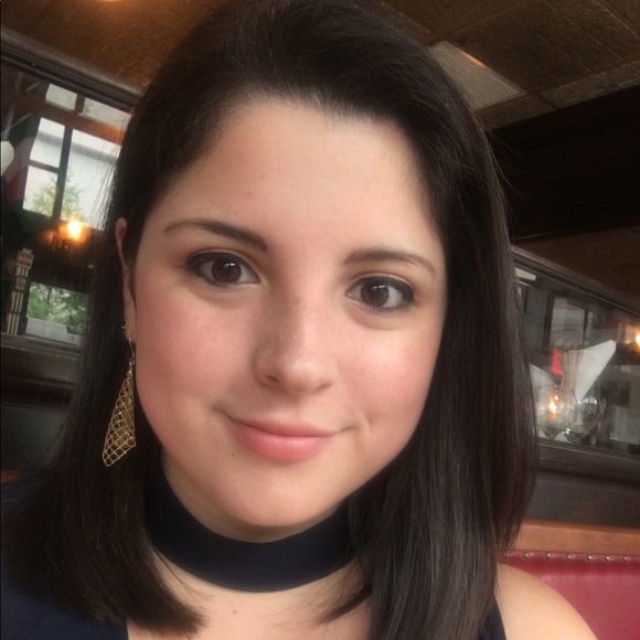 Meet your Posher, Gabriella - Picture 1 of 1